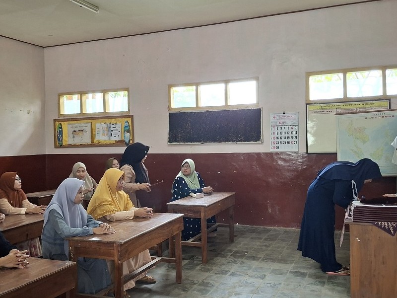PEMBAGIAN RAPOT SEMESTER GENAP